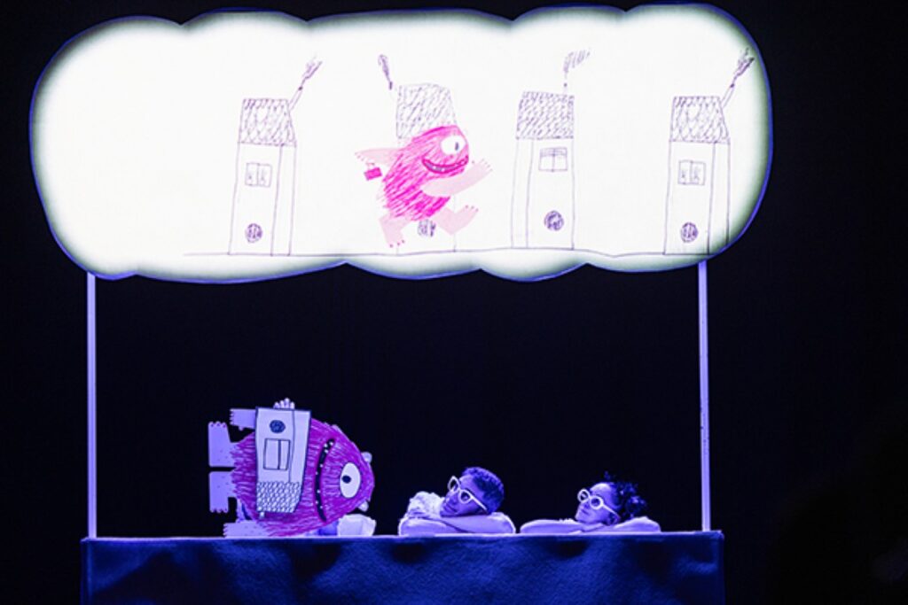 Alcoy salva su Mostra de Teatre: 19 propuestas de vanguardia tomarán la ciudad en junio 11 Alcoi salva su Mostra de Teatre 9 Mediana