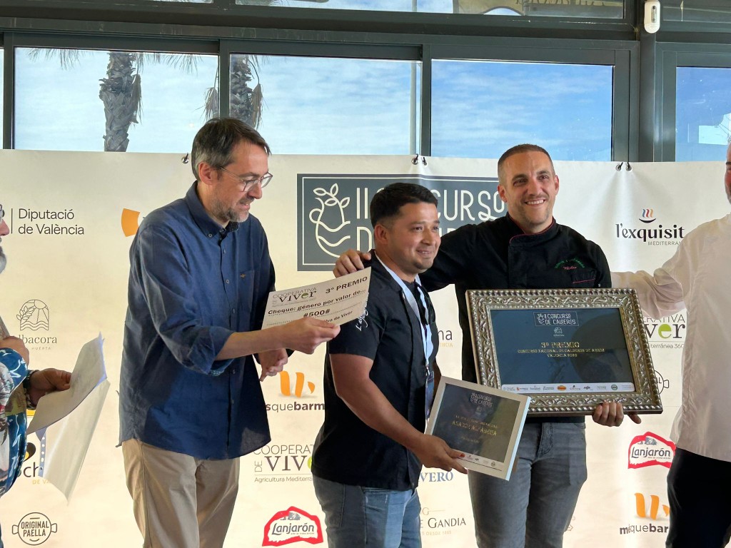 Casa Navarro de Almenara conquista La Marina y gana el II Concurso Nacional de Calderos de Arroz 6 Mediana