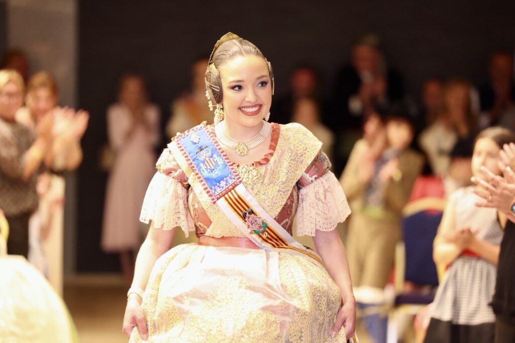 La Roqueta Arrancapins y la Federacion de fallas Centro celebran su exaltacion 10 Mediana