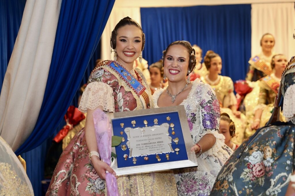 La Roqueta Arrancapins y la Federacion de fallas Centro celebran su exaltacion 13 Mediana