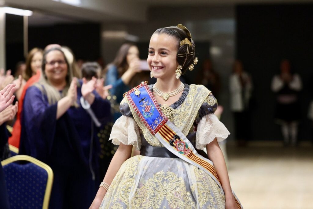 La Roqueta Arrancapins y la Federacion de fallas Centro celebran su exaltacion 15 Mediana