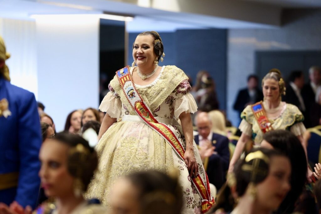 La Roqueta Arrancapins y la Federacion de fallas Centro celebran su exaltacion 16 Mediana