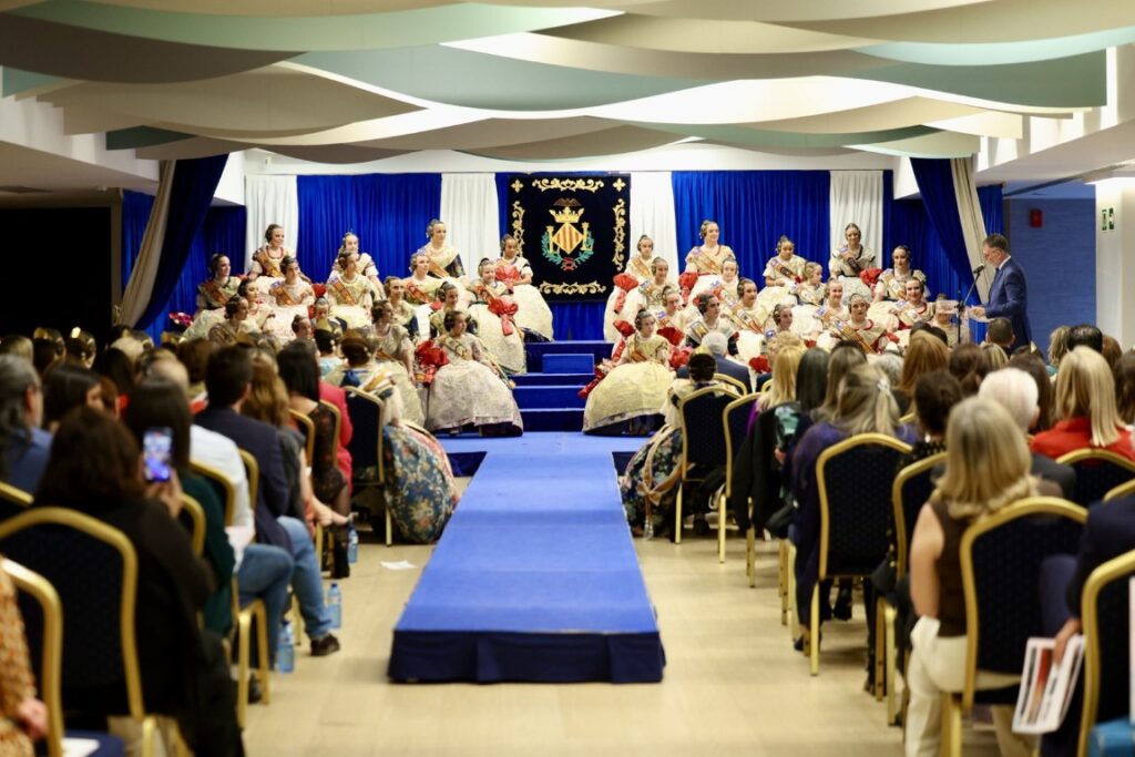 La Roqueta Arrancapins y la Federacion de fallas Centro celebran su exaltacion 19 Mediana