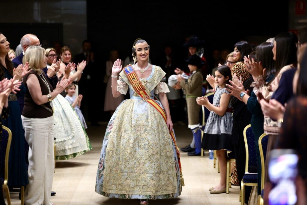 La Roqueta Arrancapins y la Federacion de fallas Centro celebran su exaltacion 22 Mediana