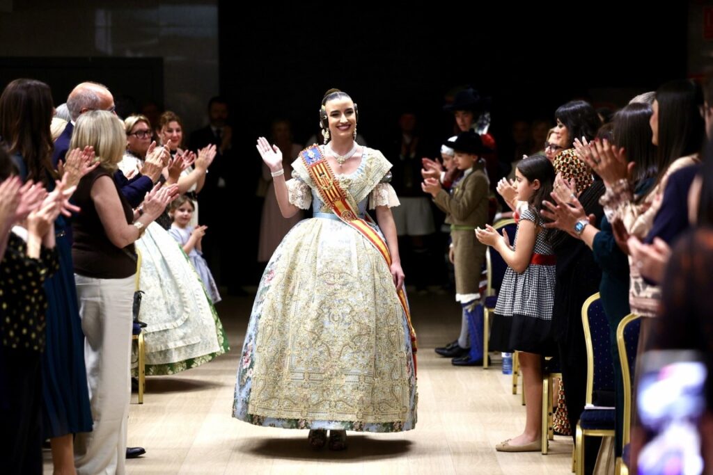 La Roqueta Arrancapins y la Federacion de fallas Centro celebran su exaltacion 23 Mediana