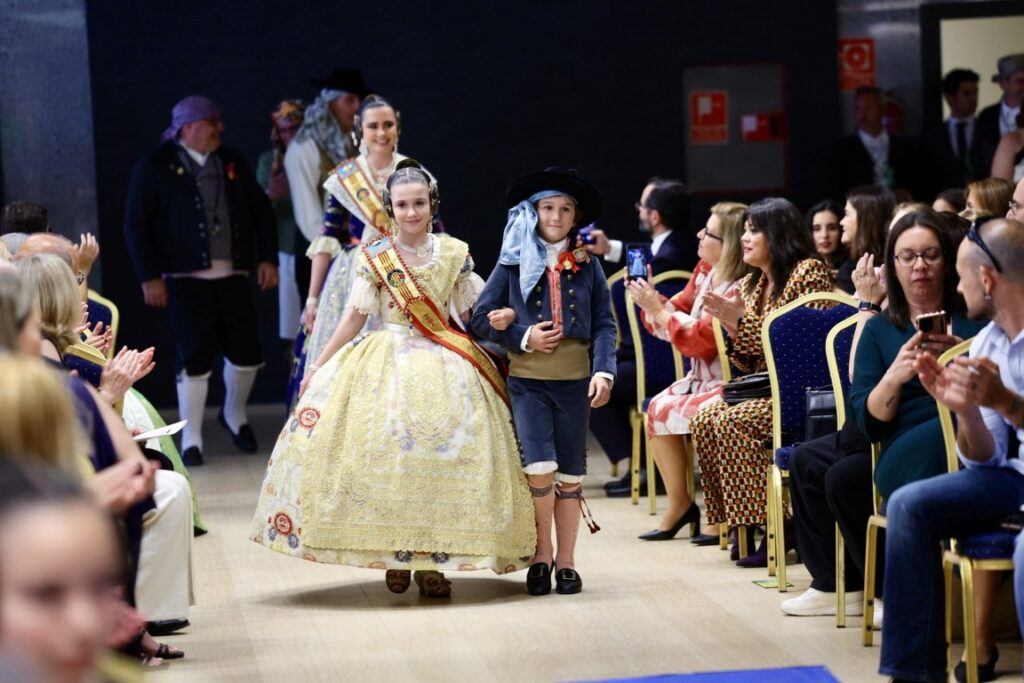 La Roqueta Arrancapins y la Federacion de fallas Centro celebran su exaltacion 28 Mediana