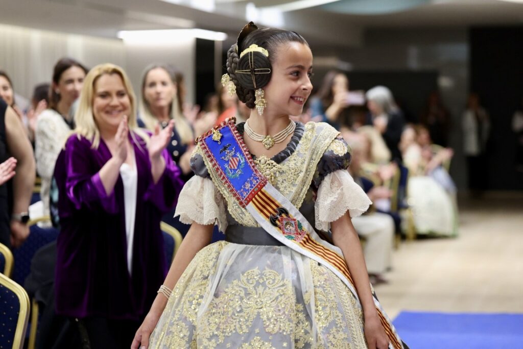 La Roqueta Arrancapins y la Federacion de fallas Centro celebran su exaltacion 3 Mediana