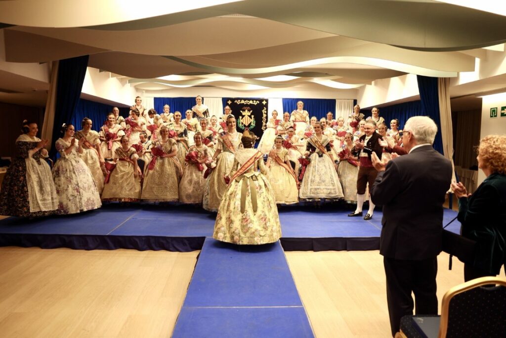 La Roqueta Arrancapins y la Federacion de fallas Centro celebran su exaltacion 31 Mediana