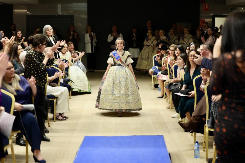 La Roqueta Arrancapins y la Federacion de fallas Centro celebran su exaltacion 35 Mediana