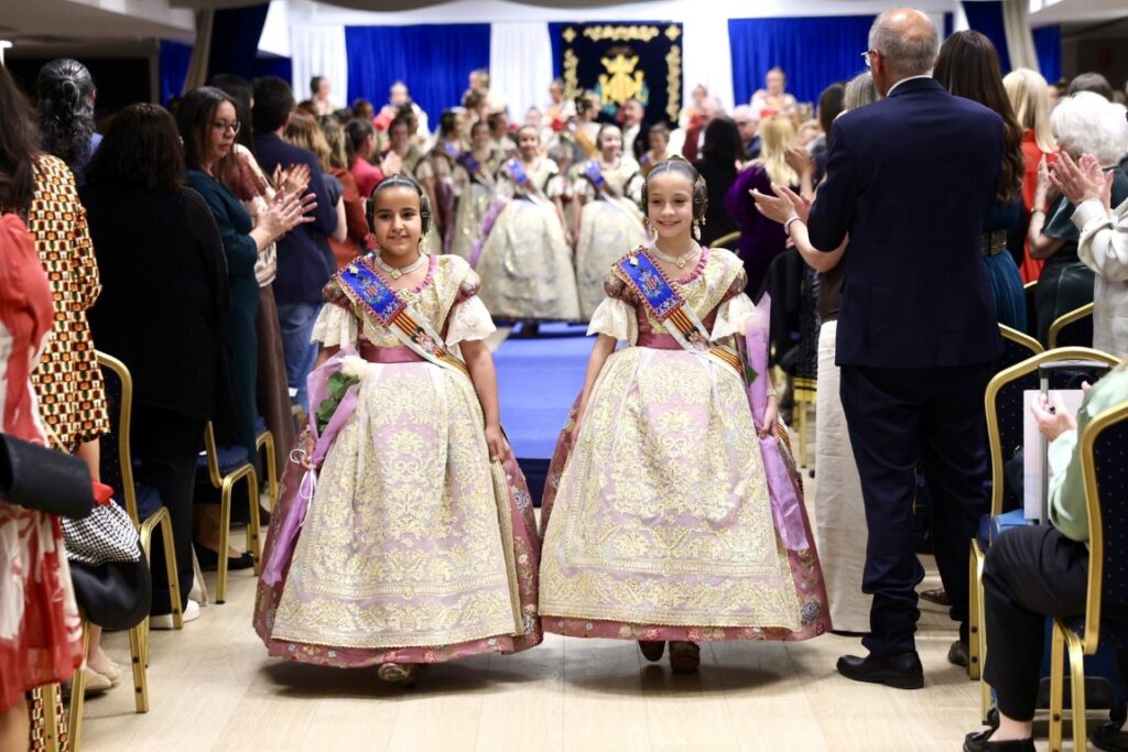La Roqueta Arrancapins y la Federacion de fallas Centro celebran su exaltacion 4 Mediana