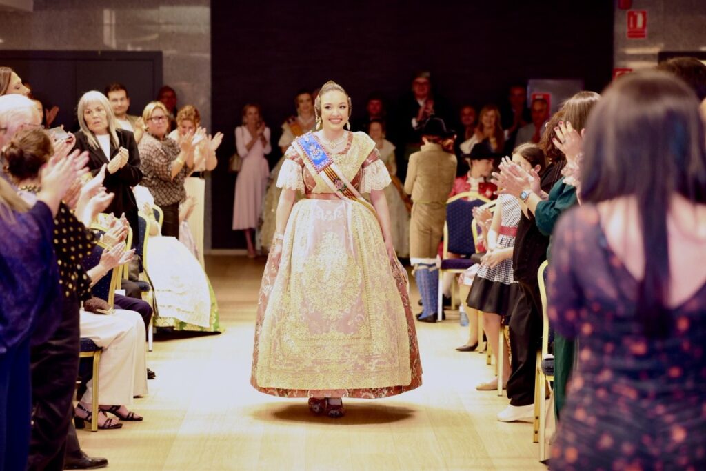 La Roqueta Arrancapins y la Federacion de fallas Centro celebran su exaltacion 5 Mediana