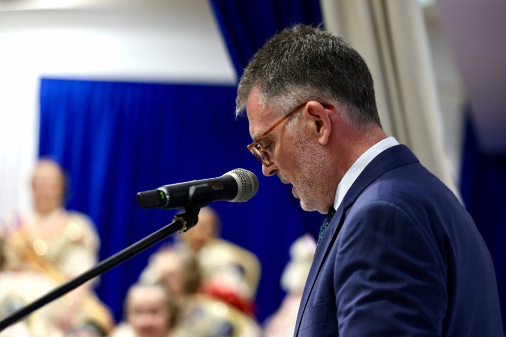 La Roqueta Arrancapins y la Federacion de fallas Centro celebran su exaltacion 9 Mediana