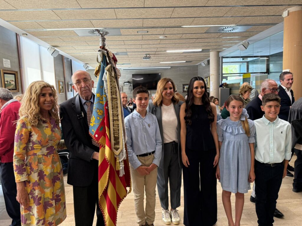 Maria Jose Catala cierra la semana cultural del centro de mayores de Campanar entre tradicion y homenaje 3