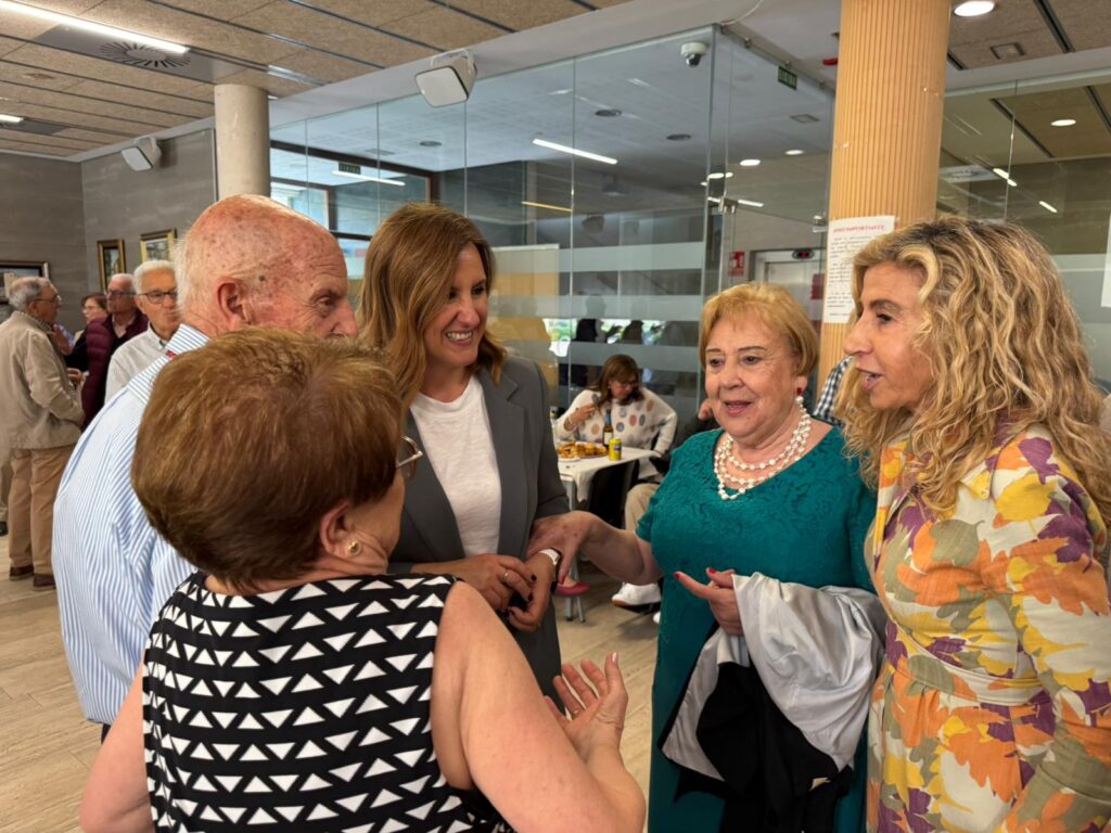 Maria Jose Catala cierra la semana cultural del centro de mayores de Campanar entre tradicion y homenaje 5