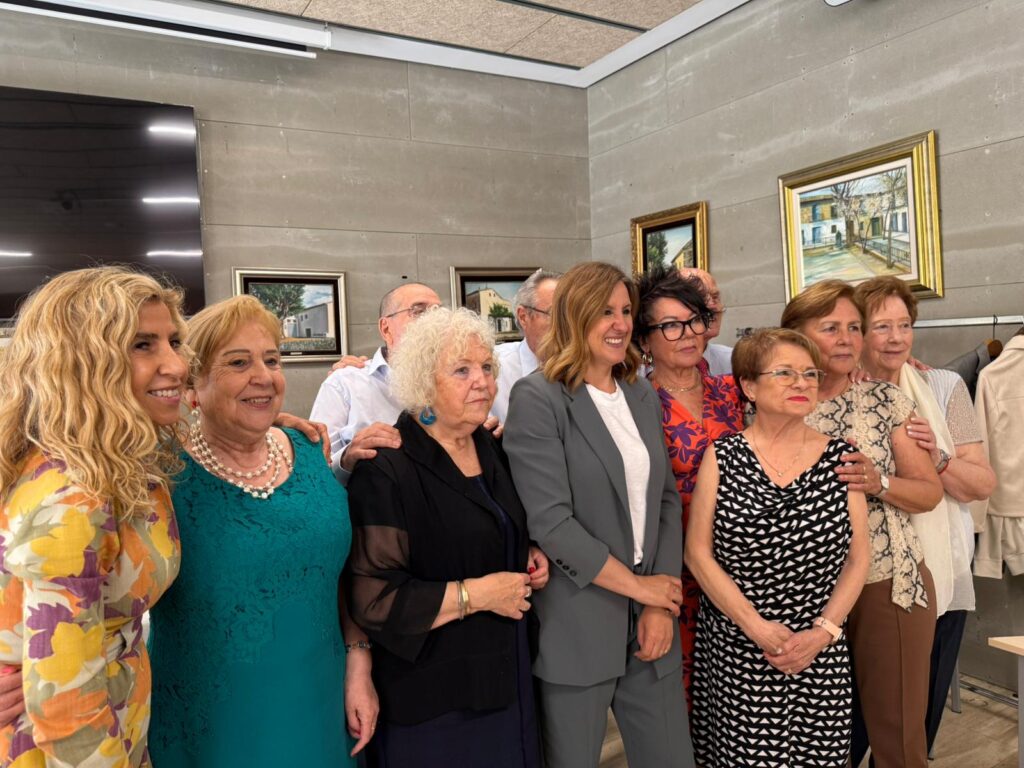 Maria Jose Catala cierra la semana cultural del centro de mayores de Campanar entre tradicion y homenaje 6