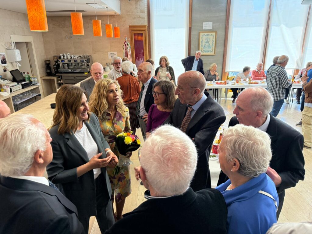 Maria Jose Catala cierra la semana cultural del centro de mayores de Campanar entre tradicion y homenaje 8