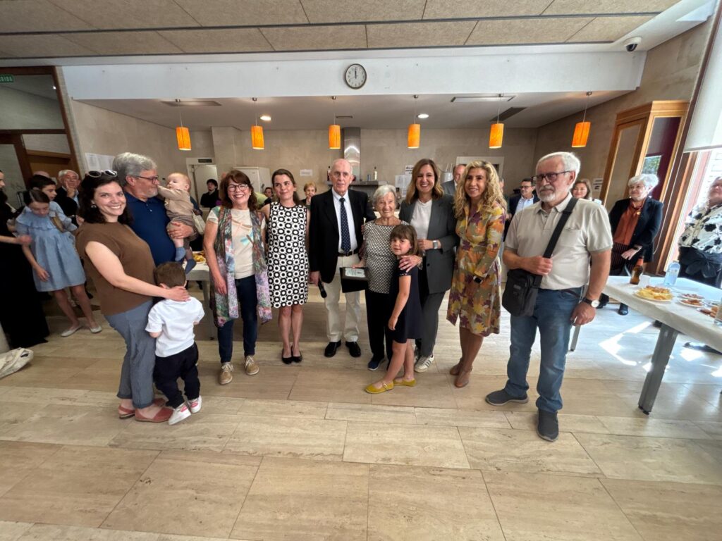 Maria Jose Catala cierra la semana cultural del centro de mayores de Campanar entre tradicion y homenaje 9