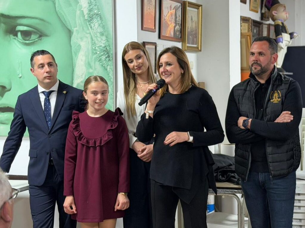 Maria Jose Catala rinde honores a los Granaderos del Cabanyal en su noche grande 1