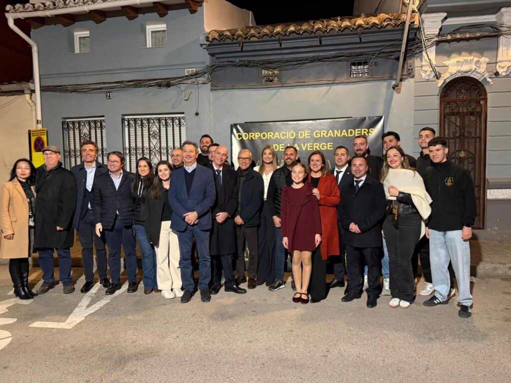 Maria Jose Catala rinde honores a los Granaderos del Cabanyal en su noche grande 5