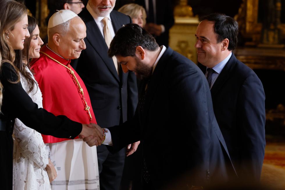Perez Llorca asiste en Madrid a la recepcion oficial de los Reyes con motivo de la visita del Papa Leon XIV 1