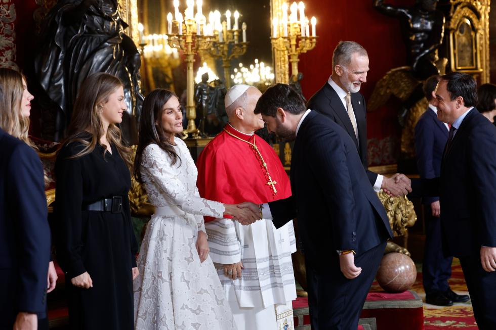 Perez Llorca asiste en Madrid a la recepcion oficial de los Reyes con motivo de la visita del Papa Leon XIV 3