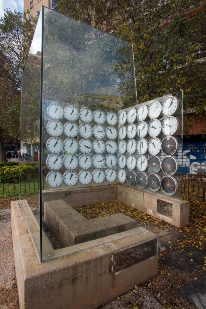 Valencia restaurará el monumento a las víctimas del accidente de metro de 2006 antes del vigésimo aniversario 2 Valencia restaurara el monumento a las victimas del accidente de metro de 2006 antes del vigesimo aniversario 3