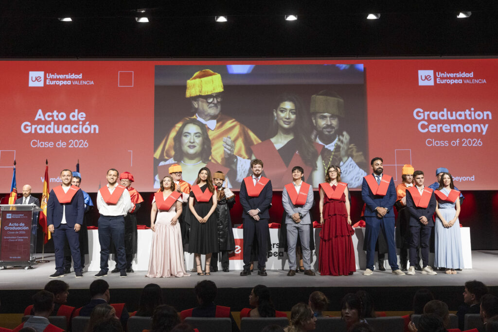 La Universidad Europea de Valencia gradúa a una nueva generación de profesionales marcada por la innovación y el impacto social 8 0143