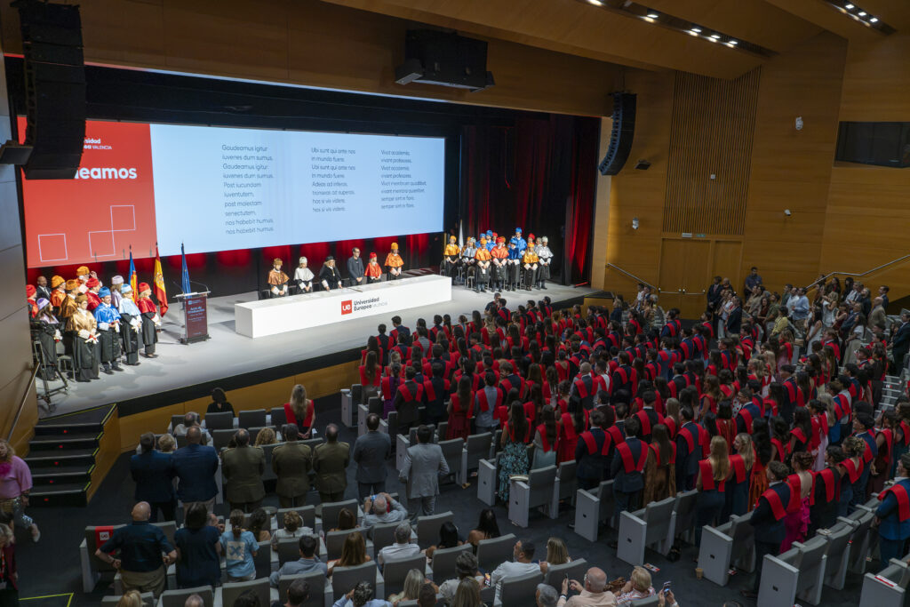 La Universidad Europea de Valencia gradúa a una nueva generación de profesionales marcada por la innovación y el impacto social 9 0209 gaudeamus