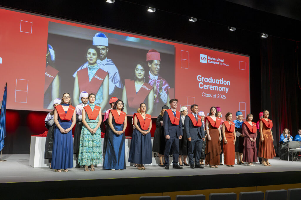 La Universidad Europea de Valencia gradúa a una nueva generación de profesionales marcada por la innovación y el impacto social 2 BECADOS ODONTO PSICO Y BIO
