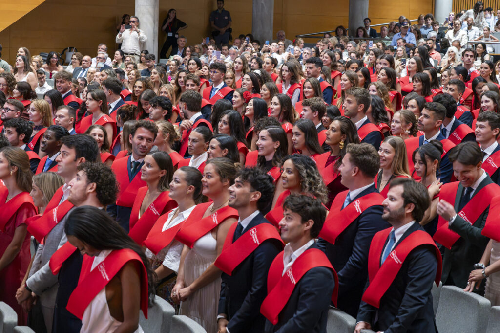 La Universidad Europea de Valencia gradúa a una nueva generación de profesionales marcada por la innovación y el impacto social 3 ESTUDIANTES BECADOS
