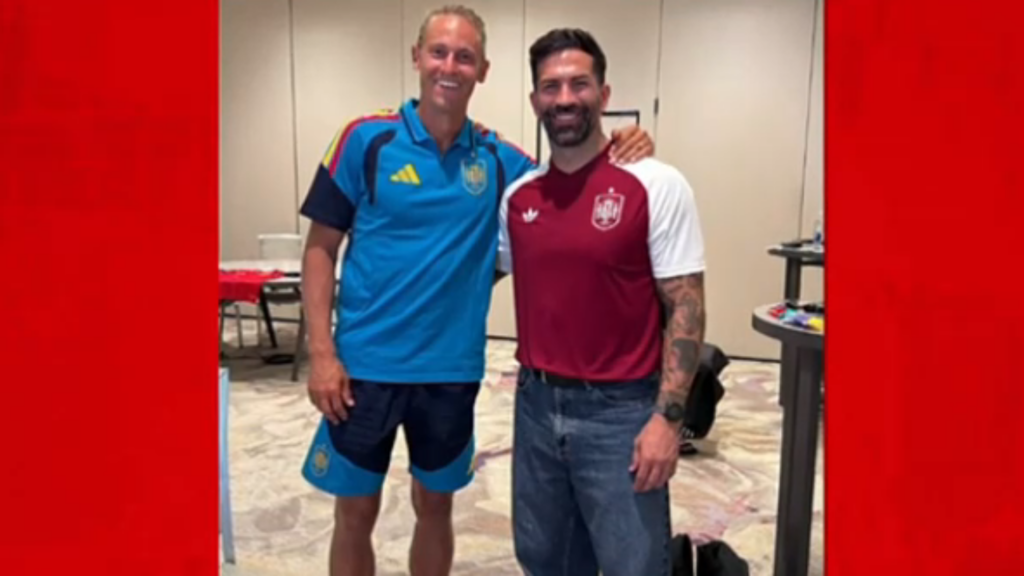 Fernando García, el peluquero valenciano talismán de la selección española que acompañó a los campeones del mundo 9 Fernando Garcia el peluquero talisman de la seleccion espanola que acompano a los campeones del mundo 10
