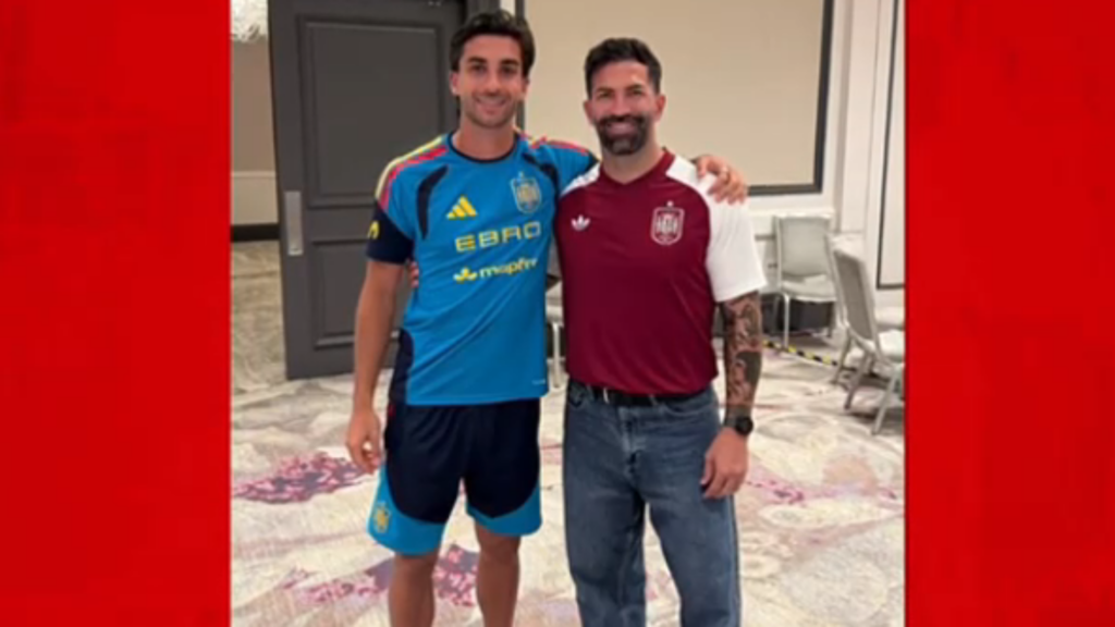 Fernando García, el peluquero valenciano talismán de la selección española que acompañó a los campeones del mundo 10 Fernando Garcia el peluquero talisman de la seleccion espanola que acompano a los campeones del mundo 11