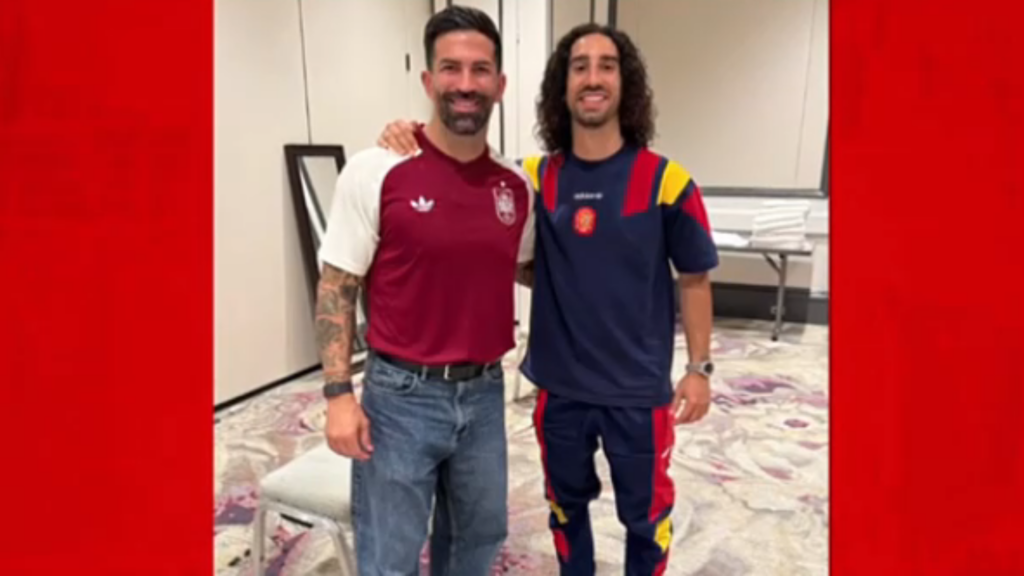 Fernando García, el peluquero valenciano talismán de la selección española que acompañó a los campeones del mundo 17 Fernando Garcia el peluquero talisman de la seleccion espanola que acompano a los campeones del mundo 18