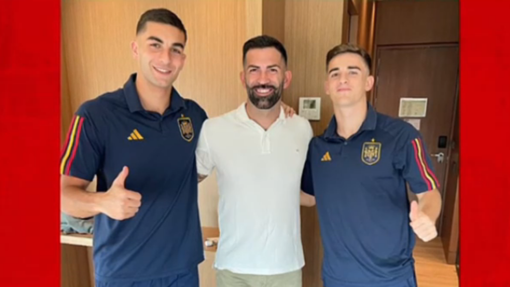 Fernando García, el peluquero valenciano talismán de la selección española que acompañó a los campeones del mundo 4 Fernando Garcia el peluquero talisman de la seleccion espanola que acompano a los campeones del mundo 5