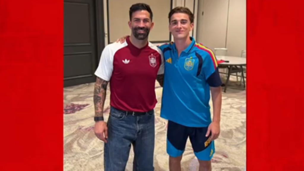 Fernando García, el peluquero valenciano talismán de la selección española que acompañó a los campeones del mundo 7 Fernando Garcia el peluquero talisman de la seleccion espanola que acompano a los campeones del mundo 8