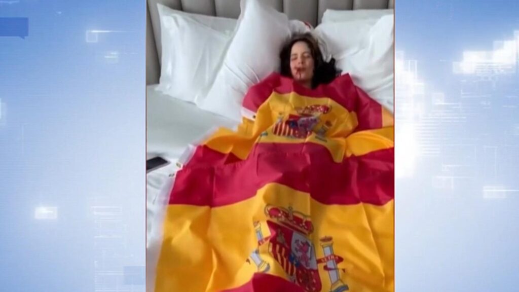 Rosalía pide perdón tras la polémica en Argentina por compartir un vídeo celebrando la victoria de España 4 Rosalia pide perdon tras la polemica en Argentina por compartir un video celebrando la victoria de Espana 5