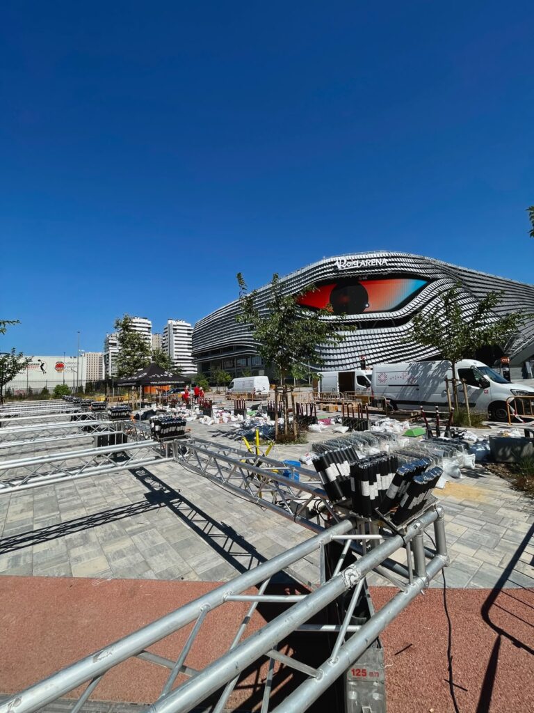 Vulcanum el espectaculo que transformo el cielo de Valencia con una gigantesca estructura suspendida a 25 metros de altura 1