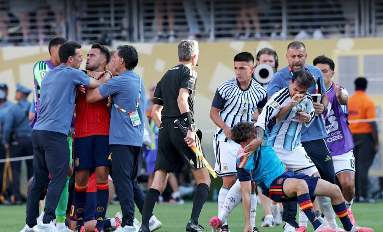 La FIFA abre un expediente disciplinario para investigar los incidentes protagonizados por Argentina tras la final del Mundial 6 incidentes peleas guarros protagonizados por Argentina tras la final del Mundial 6