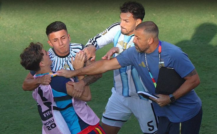 La FIFA abre un expediente disciplinario para investigar los incidentes protagonizados por Argentina tras la final del Mundial 8 incidentes peleas guarros protagonizados por Argentina tras la final del Mundial 8