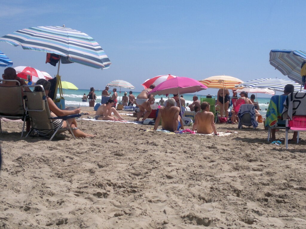 La playa de Valencia se convierte en un gran gimnasio al aire libre: deporte, baile y ocio desde primera hora hasta la noche 4 2014 08 10 6115 2