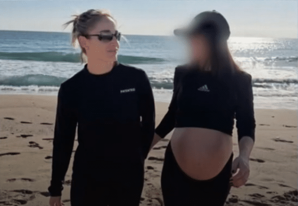 Esther González ficha por el Al Qadsiah saudí y borra de sus redes fotos con su mujer y su hijo 4 Esther Gonzalez ficha por el Al Qadsiah saudi y borra de sus redes fotos con su mujer y su hijo 2