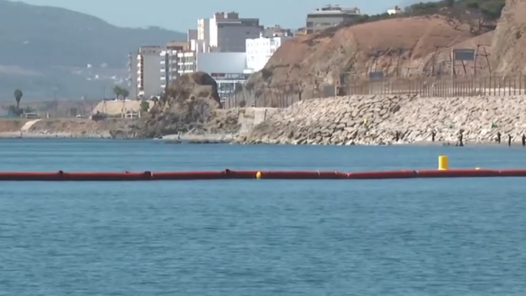 La barrera flotante de Ceuta 1