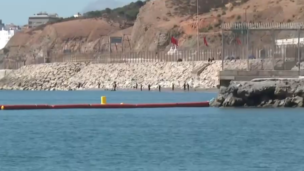 La barrera flotante de Ceuta 2