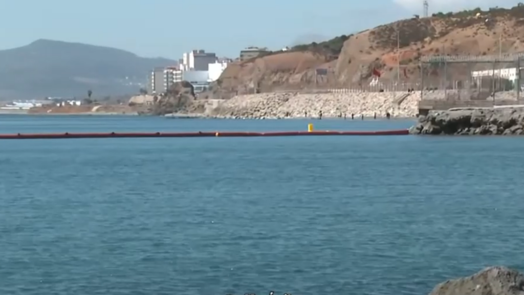 La barrera flotante de Ceuta 3