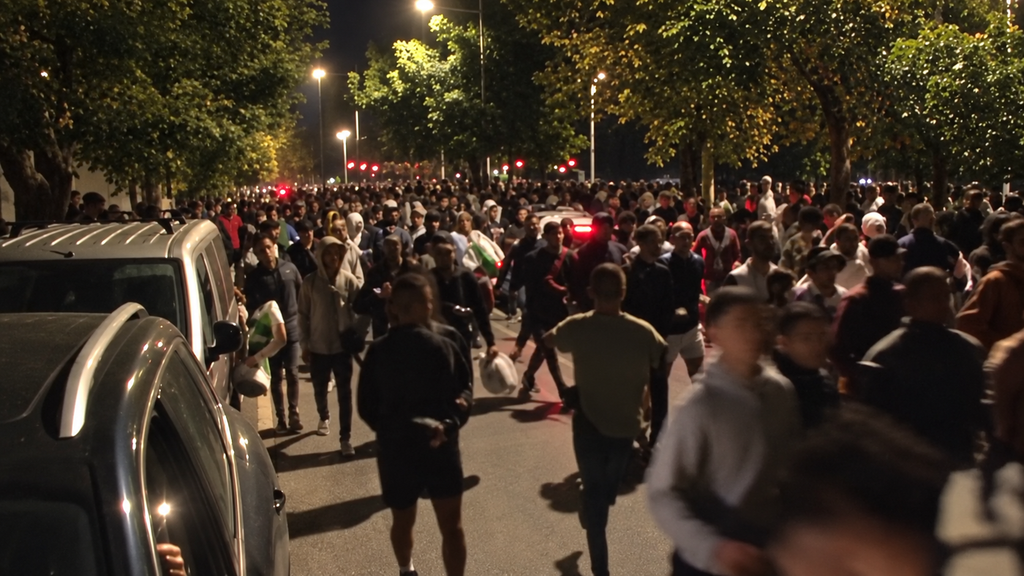 Ceuta traslada a 1.700 migrantes al puerto entre tensión y choque político: aún quedan entre 3.000 y 4.000 sin alojamiento 4 Ceuta traslada a 1.700 migrantes al puerto entre tension y choque politico 1