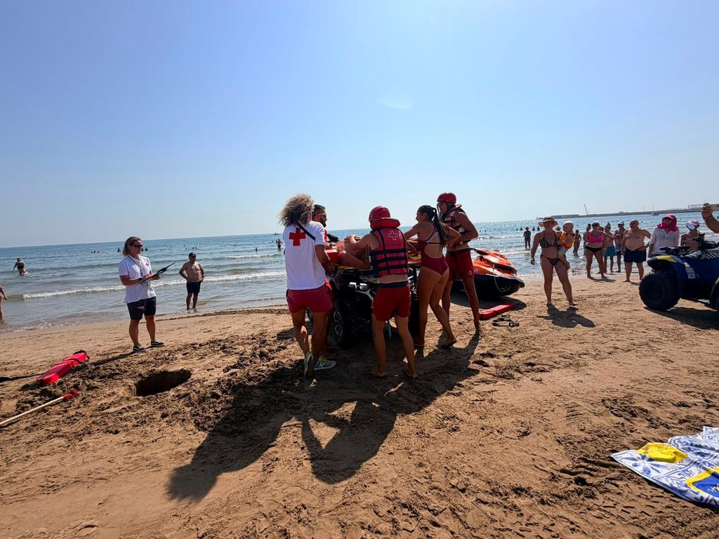 Los socorristas de las playas de Valencia 2