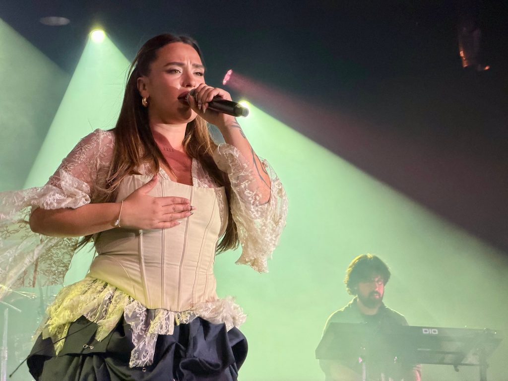 Lia Kali conquista el Roig Arena ante más de 1.700 personas en una de sus últimas actuaciones antes de su retirada temporal 3 Lia Kali Sala Auditorio Roig Arena 4